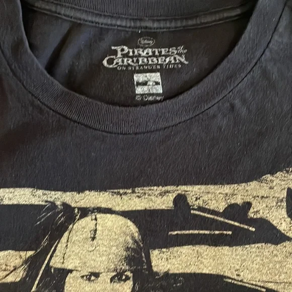 Disney Pirates of the Caribbean Johnny Depp T-Shirt Size Medium - Picture 9 of 9